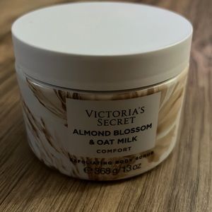 Almond blossom & oat milk